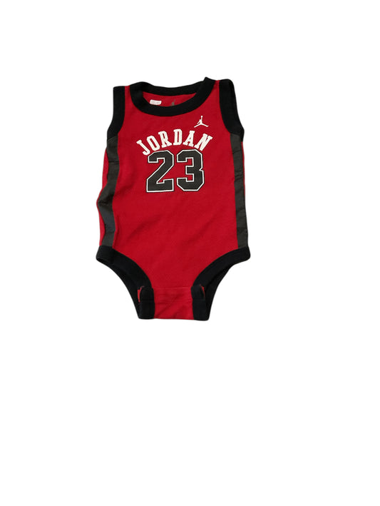 Body Jordan rouge, 6 mois.