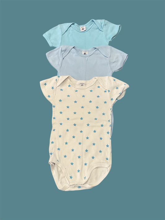 Lot de 3 bodies manches courtes garçon Petit Bateau. 4 ans.