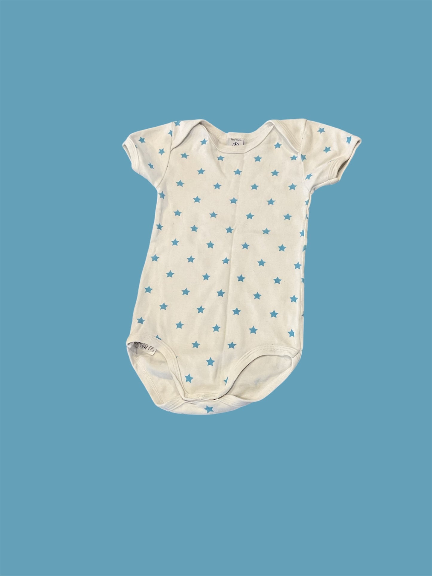 Lot de 3 bodies manches courtes garçon Petit Bateau. 4 ans.